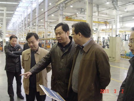 临安市领导调研企业创新与发展(图3)