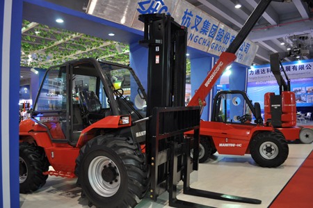 杭叉合资品牌展示创新叉车技术(图3)