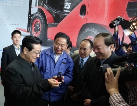 浙江领导调研杭叉：科技驱动创新引领未来(图3)