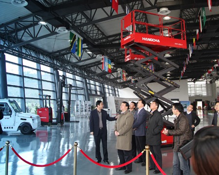 浙江常务副省长调研杭叉集团，推动装备制造升级(图3)