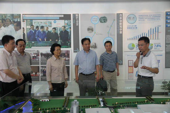 领导考察杭叉集团 智能工业车辆引领行业发展(图3) 领导考察杭叉集团 智能工业车辆引领行业发展(图3)