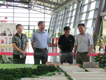 杭州领导调研杭叉集团 资本市场对接推动上市发展(图3)