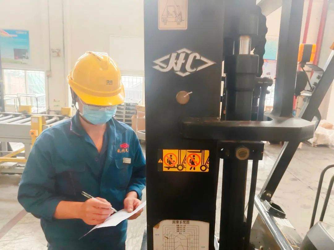 杭叉产品助力轨道交通工程赢得客户信赖(图3) 杭叉产品助力轨道交通工程赢得客户信赖(图3)