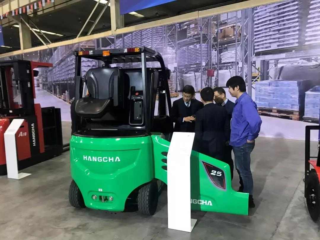 新趋势,新挑战,新未来——杭叉集团2019年度销售工作会议圆满召开(图7) 新趋势,新挑战,新未来——杭叉集团2019年度销售工作会议圆满召开(图7)