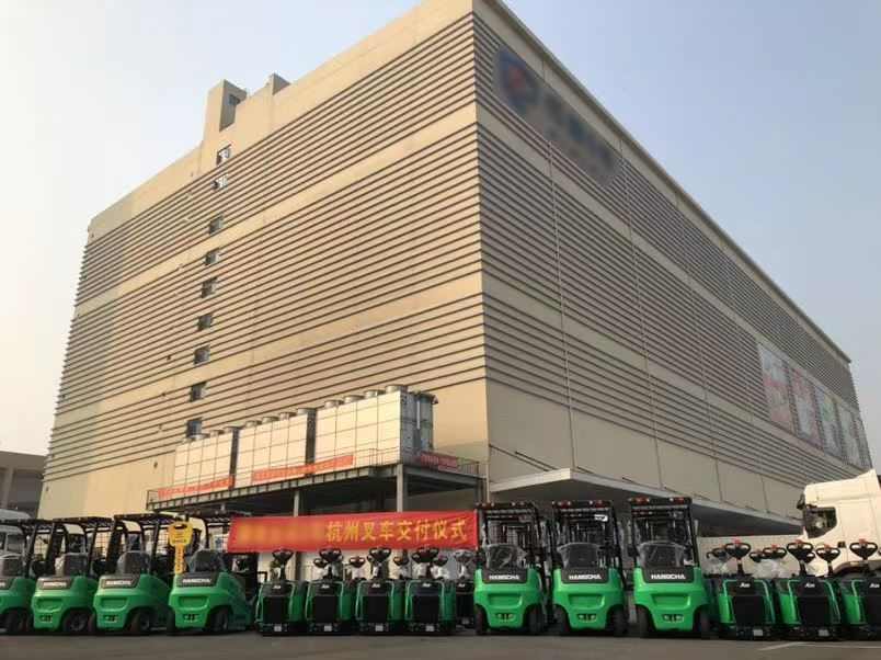 杭叉集团交付湖南某大型冷库58台锂电池叉车(图4)