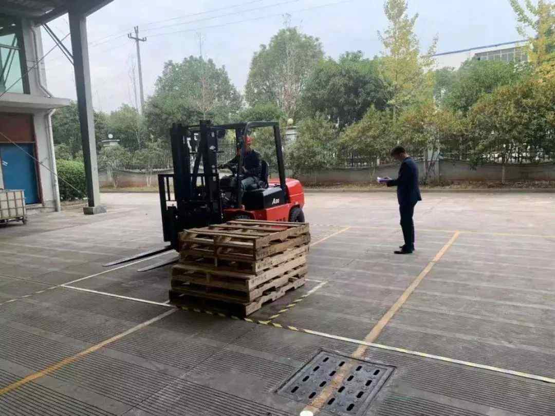 谁与争锋！义乌市稠江街道上演叉车版“速度与激情”(图6)