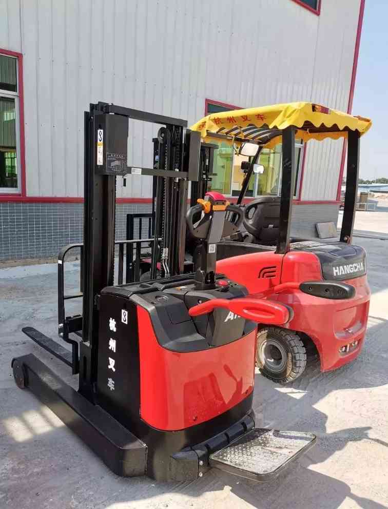 用品质说话！杭叉交付某工程企业数十台车(图5)