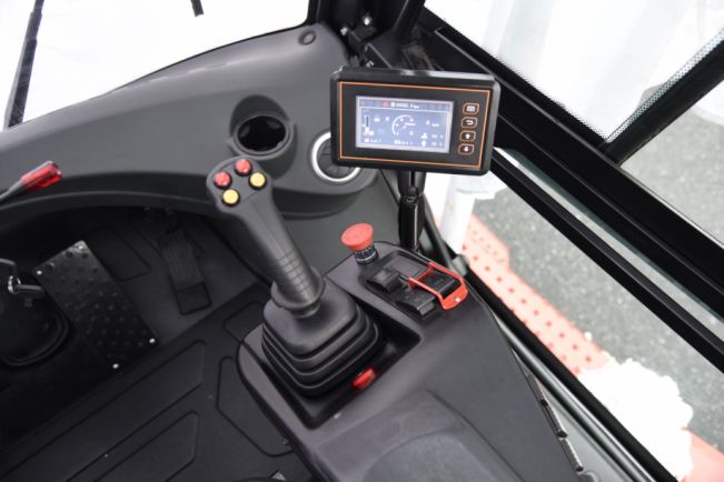 杭叉新款X系列16吨重装叉车顺利交付(图5)