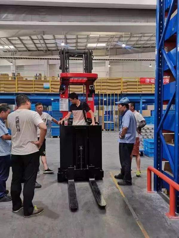 杭叉中位拣选车引领仓储智能化升级,助力物流效率提升(图7) 杭叉中位拣选车引领仓储智能化升级,助力物流效率提升(图7)