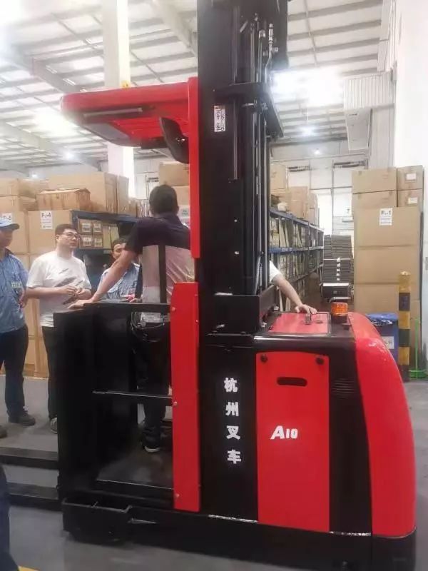 杭叉中位拣选车引领仓储智能化升级,助力物流效率提升(图6) 杭叉中位拣选车引领仓储智能化升级,助力物流效率提升(图6)