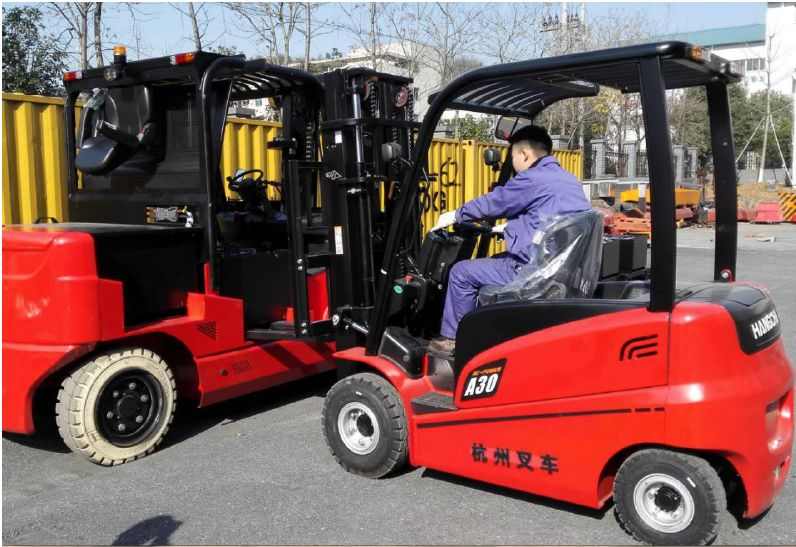 大吨位电动叉车交付汽车集团，打破进口垄断(图5)