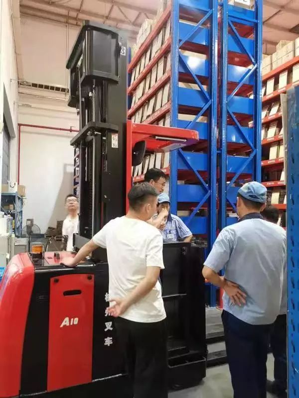 杭叉中位拣选车引领仓储智能化升级,助力物流效率提升(图8) 杭叉中位拣选车引领仓储智能化升级,助力物流效率提升(图8)