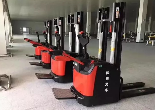 杭叉集团中标美的集团2018年度叉车牵引车集成采购项目(图2)