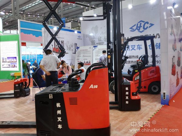杭叉集团在物博会上展示创新实力(图5)