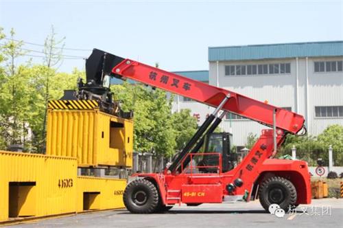 杭叉45吨集装箱正面吊迎市场热销(图3)