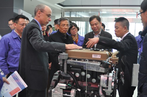 杭叉搭载博世柴油共轨技术新型内燃叉车靓丽登场(图5)