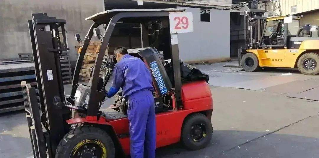 梅雨季节，杭叉送您一份【叉车驾驶温馨提示】(图2)