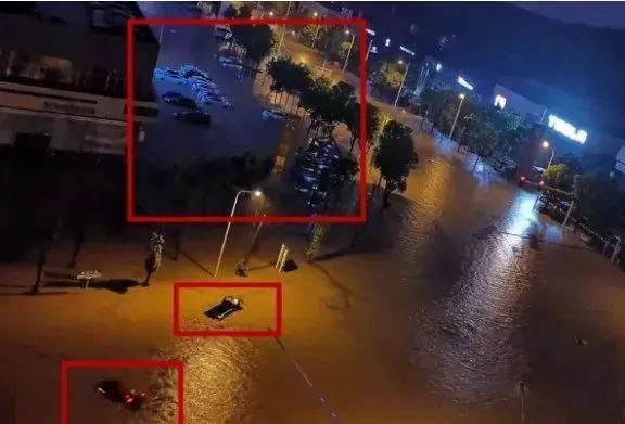 暴雨袭城汽车被淹，杭州叉车紧急出动，展开救援！(图2)