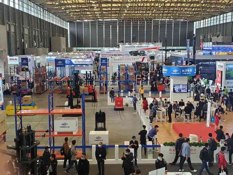 展会回顾|杭叉AGV携新成员及成熟物流解决方案亮相CeMAT亚洲国际物流展！(图2)