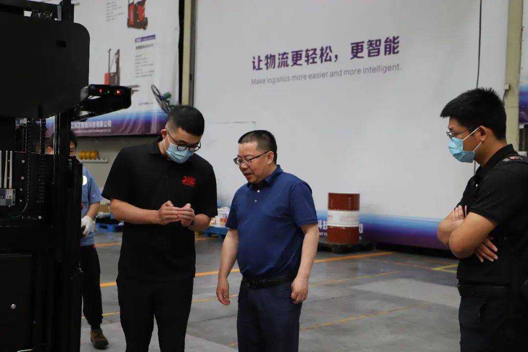 AGV产品交付验收会：杭叉智能与杰牌传动深化智能物流合作(图6)