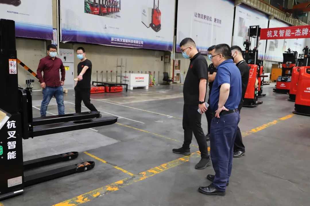 AGV产品交付验收会：杭叉智能与杰牌传动深化智能物流合作(图7)