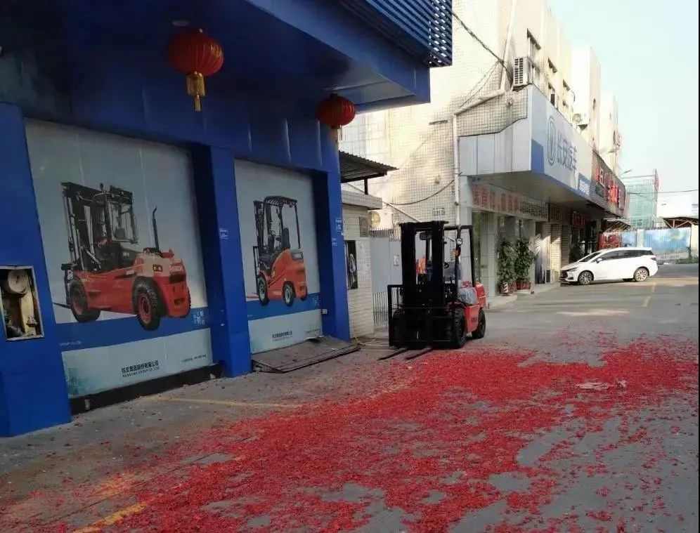 杭叉集团新春开工牛气冲天 车辆满载交付助力2021新征程(图4)