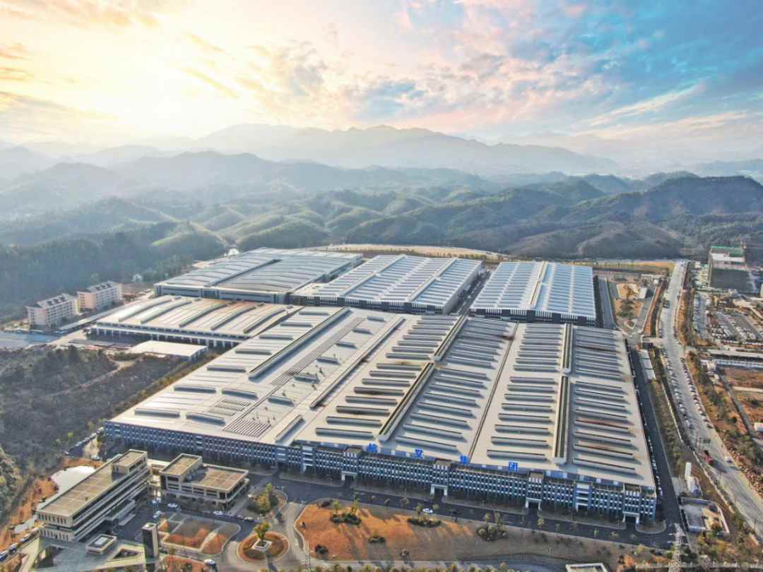 杭叉集团智能制造升级年会举行,见证工业互联技术成果(图2) 杭叉集团智能制造升级年会举行,见证工业互联技术成果(图2)