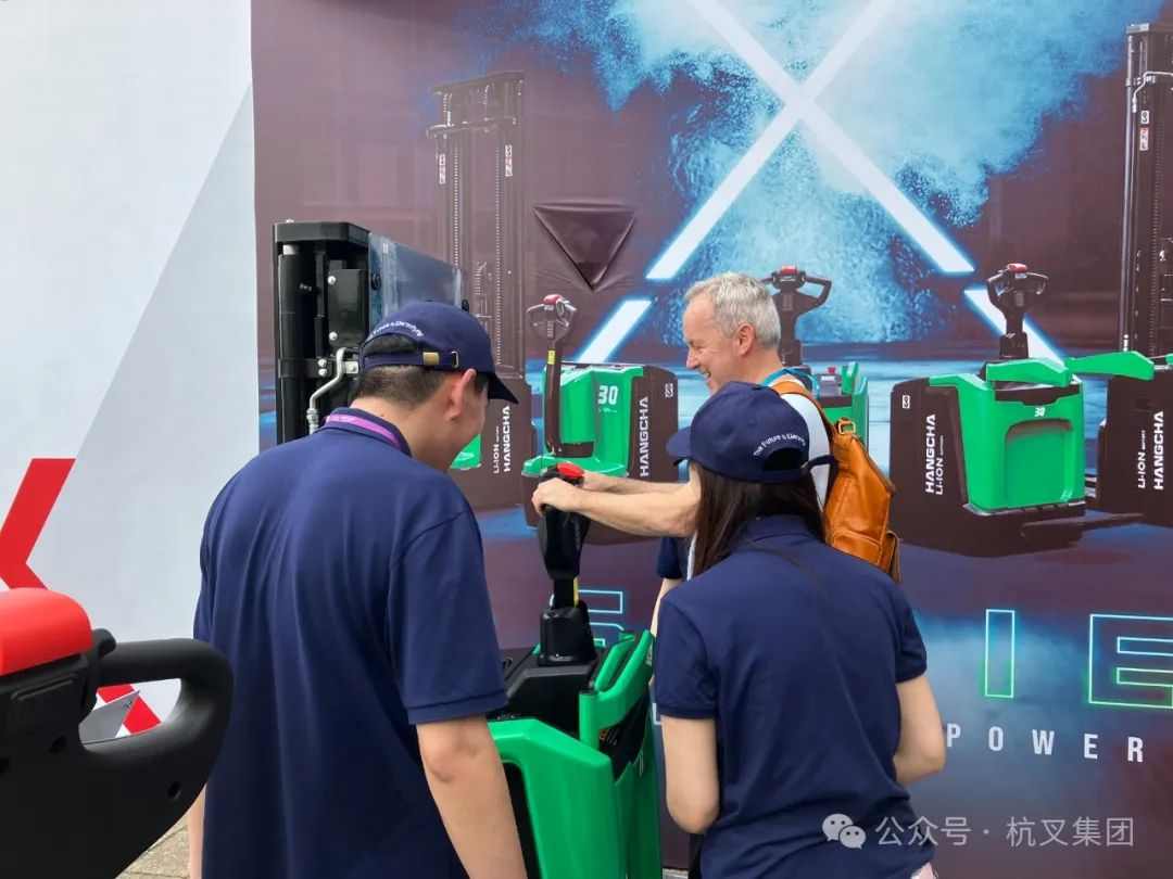 第135届广交会盛大开幕 杭叉展示新能源仓储产品引领行业发展(图5) 第135届广交会盛大开幕 杭叉展示新能源仓储产品引领行业发展(图5)