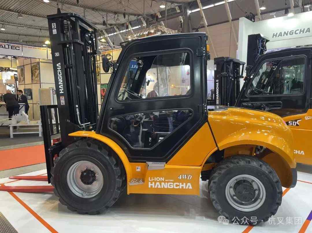 杭叉德国物流展斩获近2000台订单,高压锂电越野叉车引领全电时代(图4) 杭叉德国物流展斩获近2000台订单,高压锂电越野叉车引领全电时代(图4)
