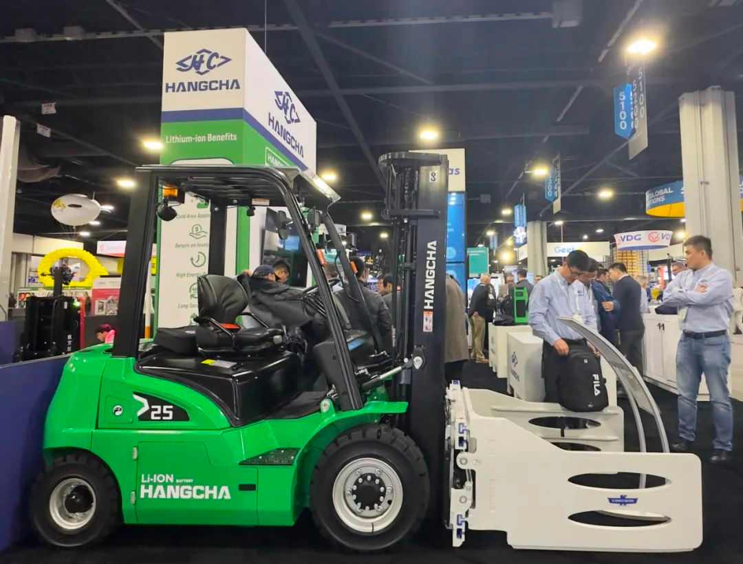 杭叉集团惊艳亮相美国物流展展现智能叉车技术创新实力(图4) 杭叉集团惊艳亮相美国物流展展现智能叉车技术创新实力(图4)