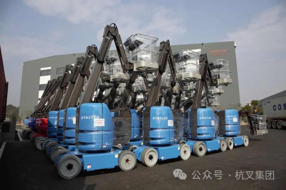 杭叉高空作业平台成功交付欧洲大型租赁公司,曲臂车展现卓越性能优势(图3) 杭叉高空作业平台成功交付欧洲大型租赁公司,曲臂车展现卓越性能优势(图3)