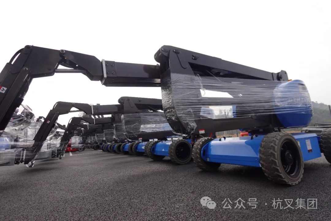 杭叉高空作业平台成功交付欧洲大型租赁公司,曲臂车展现卓越性能优势(图4) 杭叉高空作业平台成功交付欧洲大型租赁公司,曲臂车展现卓越性能优势(图4)