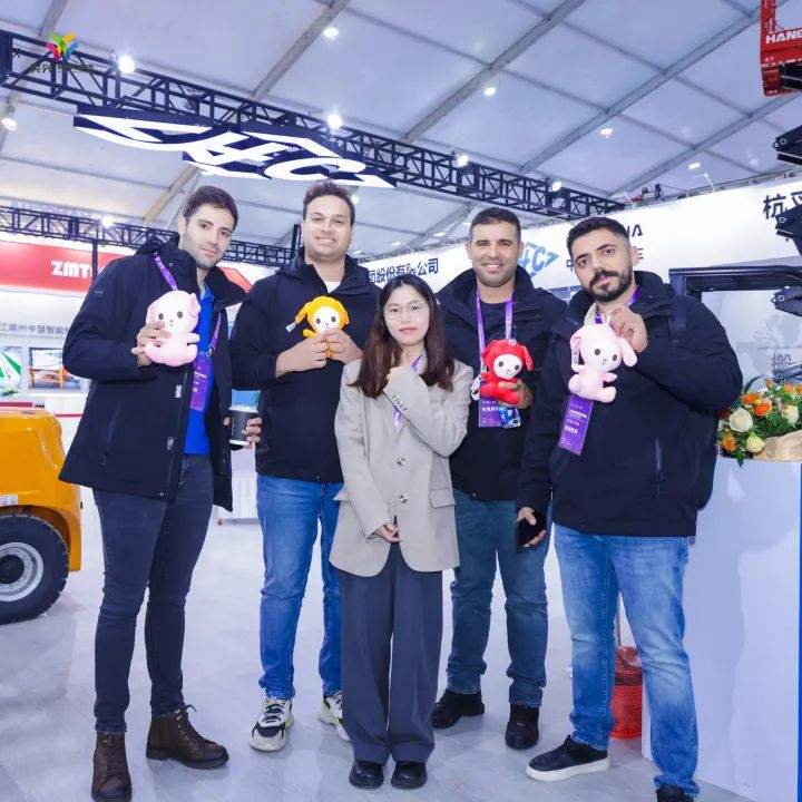 湖州商品交易会智能物装展区杭叉展示新能源叉车技术创新成果(图6) 湖州商品交易会智能物装展区杭叉展示新能源叉车技术创新成果(图6)