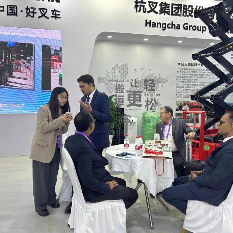 湖州商品交易会智能物装展区杭叉展示新能源叉车技术创新成果(图7) 湖州商品交易会智能物装展区杭叉展示新能源叉车技术创新成果(图7)