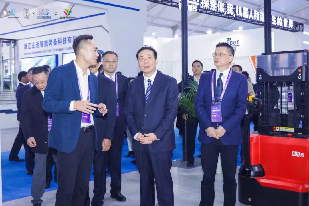 湖州商品交易会智能物装展区杭叉展示新能源叉车技术创新成果(图9) 湖州商品交易会智能物装展区杭叉展示新能源叉车技术创新成果(图9)