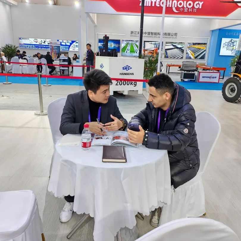 湖州商品交易会智能物装展区杭叉展示新能源叉车技术创新成果(图8) 湖州商品交易会智能物装展区杭叉展示新能源叉车技术创新成果(图8)