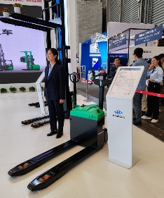 杭叉集团全电时代领航 CeMAT Asia展示新能源叉车技术(图5) 杭叉集团全电时代领航 CeMAT Asia展示新能源叉车技术(图5)
