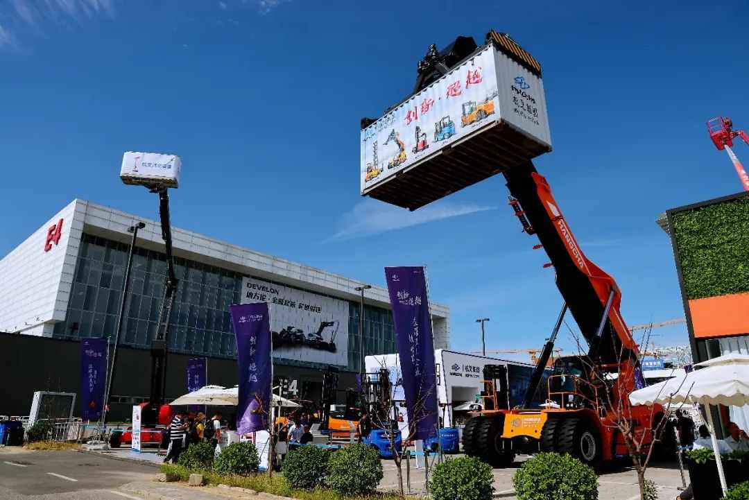 杭叉集团BICES展会发布全球首台45吨氢燃料电池正面吊引领行业绿色转型(图11) 杭叉集团BICES展会发布全球首台45吨氢燃料电池正面吊引领行业绿色转型(图11)