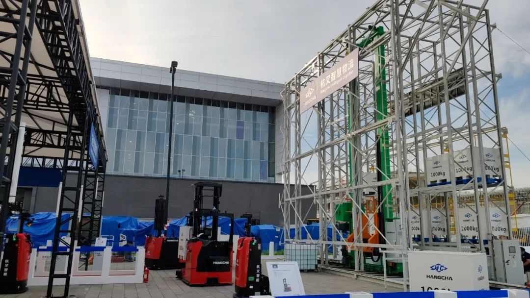 杭叉集团BICES展会发布全球首台45吨氢燃料电池正面吊引领行业绿色转型(图8) 杭叉集团BICES展会发布全球首台45吨氢燃料电池正面吊引领行业绿色转型(图8)