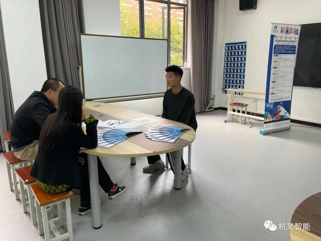 校企合作共育技能人才 杭叉智能与南洋职院开展产学研深度融合(图3) 校企合作共育技能人才 杭叉智能与南洋职院开展产学研深度融合(图3)