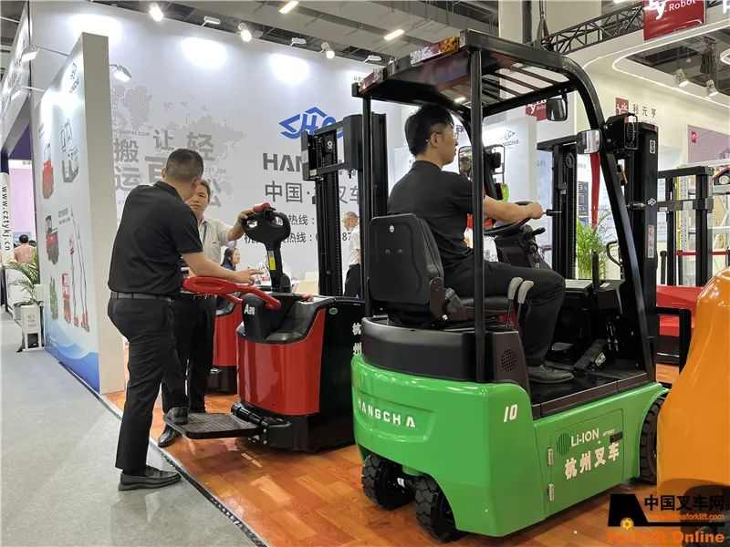杭叉新能源叉车亮相广州物流展,锂电专用架构引领行业发展(图5) 杭叉新能源叉车亮相广州物流展,锂电专用架构引领行业发展(图5)