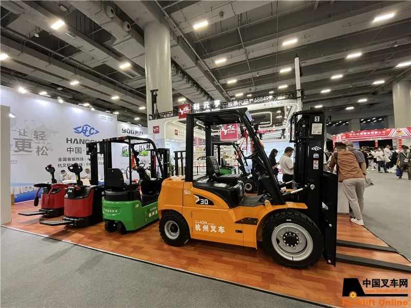 杭叉新能源叉车亮相广州物流展,锂电专用架构引领行业发展(图7) 杭叉新能源叉车亮相广州物流展,锂电专用架构引领行业发展(图7)