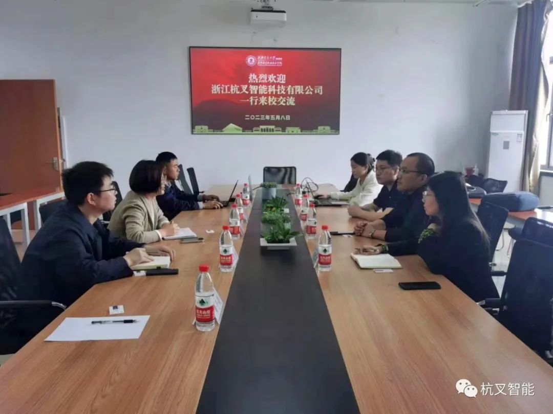 校企合作共育技能人才 杭叉智能与南洋职院开展产学研深度融合(图2) 校企合作共育技能人才 杭叉智能与南洋职院开展产学研深度融合(图2)