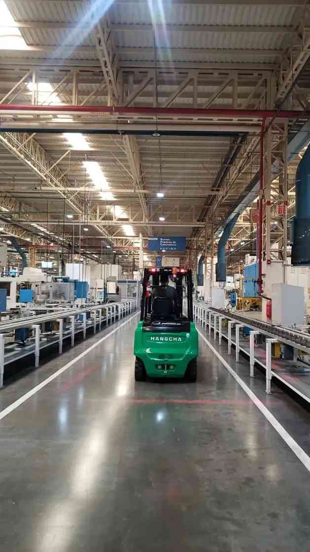 杭叉搬运设备批量交付阿根廷大众汽车 提升汽车制造物流效率(图6)