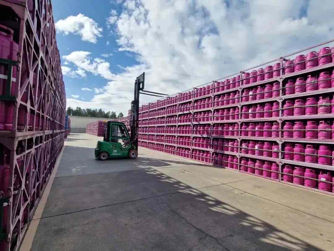 锂电池叉车高效作业获客户认可 杭叉XC系列海外市场表现优异(图2) 锂电池叉车高效作业获客户认可 杭叉XC系列海外市场表现优异(图2)