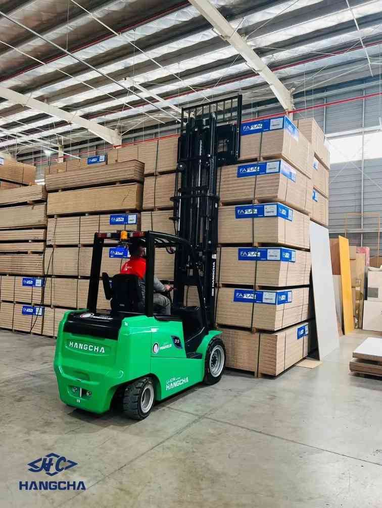 锂电池叉车提升家具制造效率,杭叉AE系列助力阿根廷企业升级(图2) 锂电池叉车提升家具制造效率,杭叉AE系列助力阿根廷企业升级(图2)