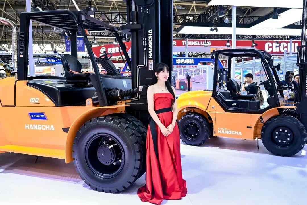混合动力叉车引领绿色智造,新能源工程机械展现创新实力(图6) 混合动力叉车引领绿色智造,新能源工程机械展现创新实力(图6)