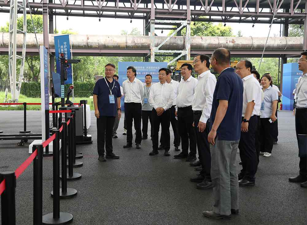 新能源叉车亮相特种设备安全日,展现行业安全守护新力量(图7) 新能源叉车亮相特种设备安全日,展现行业安全守护新力量(图7)