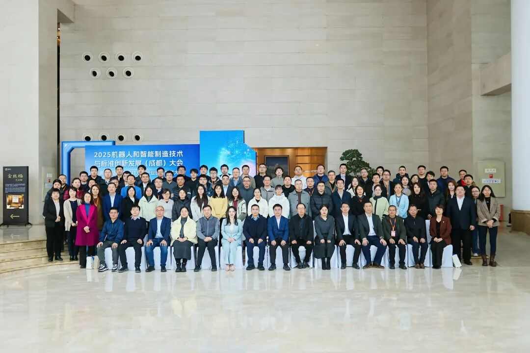 杭叉集团加入人形机器人标准工作组,推动产业规范化发展(图3) 杭叉集团加入人形机器人标准工作组,推动产业规范化发展(图3)