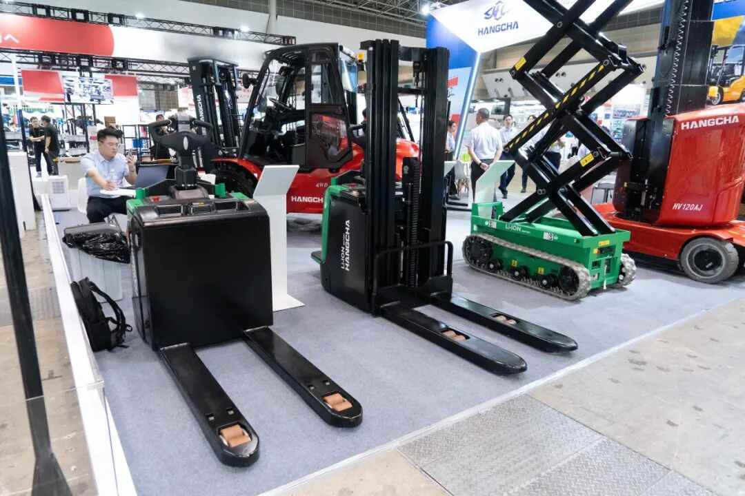 智能物流设备与AGV解决方案亮相东京物流展,助力企业提升效率与绿色运营(图8) 智能物流设备与AGV解决方案亮相东京物流展,助力企业提升效率与绿色运营(图8)